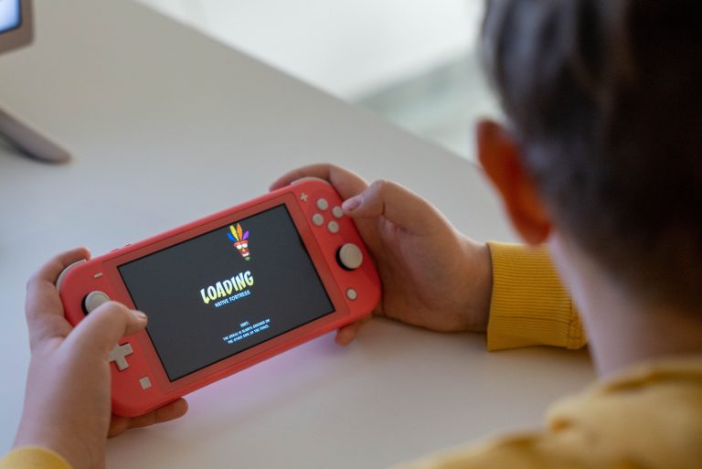 Cocktails, Lost Wallets, and the Friendship Loading Bar